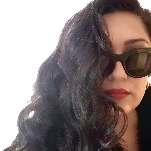 Meet your Posher - Picture 2 of 7